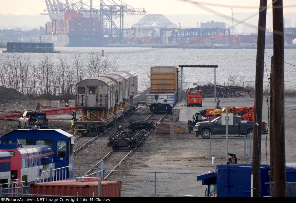 R32's have been de-trucked and loaded onto flats